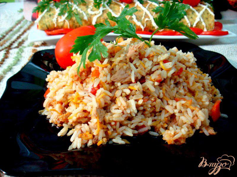 Фото приготовление рецепта: Рис с овощами и тунцом шаг №10