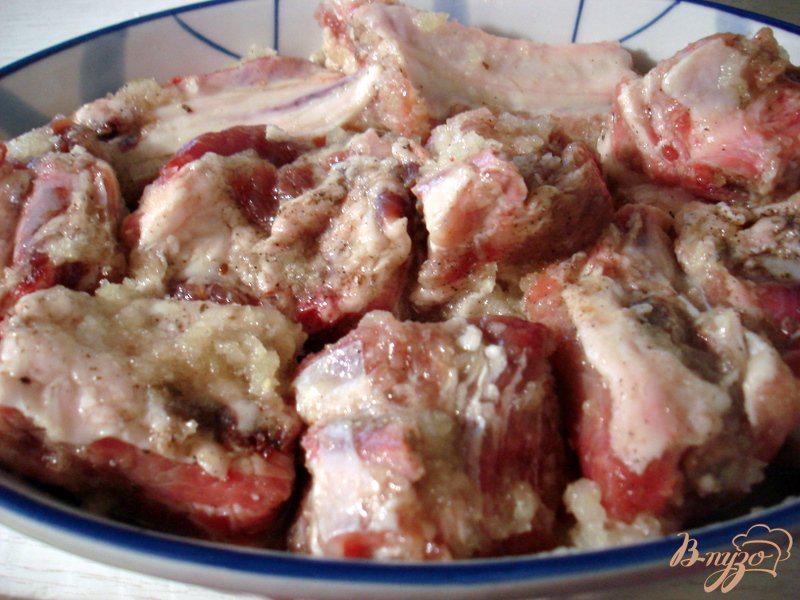 Фото приготовление рецепта: Свиные рёбрышки из духовки шаг №4