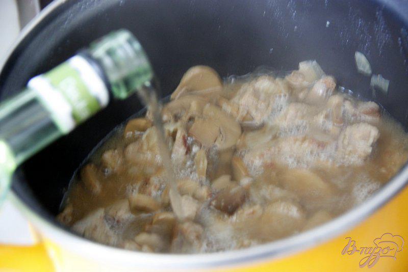 Фото приготовление рецепта: Свинина в творожно-горчичном соусе шаг №4