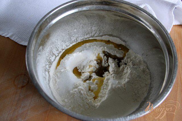 Фото приготовление рецепта: Пшенично-ржаной хлеб с семечками на закваске шаг №3
