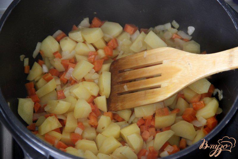Фото приготовление рецепта: Картофельный айнтопф с курицей шаг №3