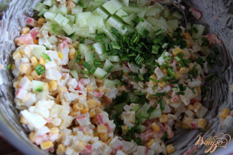 Фото приготовление рецепта: Салат из крабовых палочек, но по-новому... шаг №2
