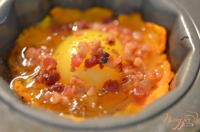Фото приготовление рецепта: Картофельные гнезда с яйцом шаг №4