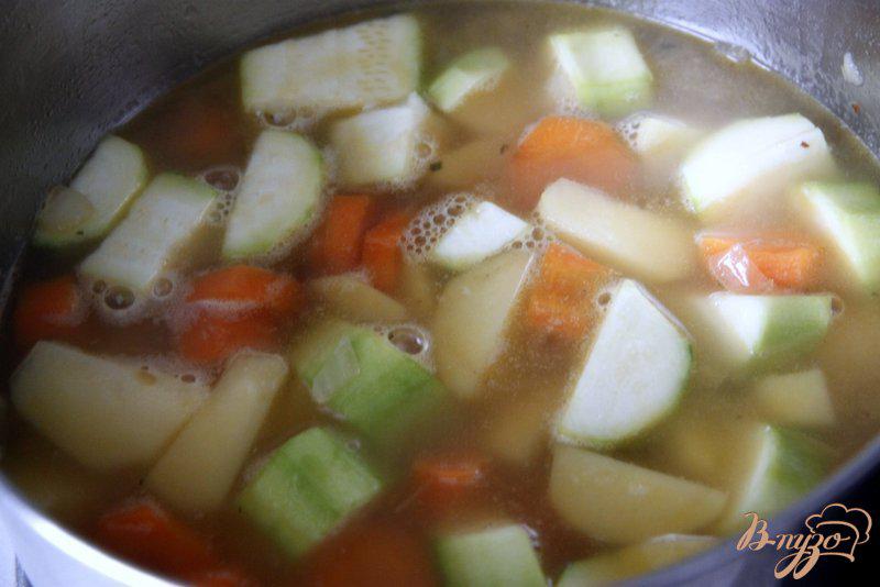Фото приготовление рецепта: Сырно-овощной крем-суп шаг №3