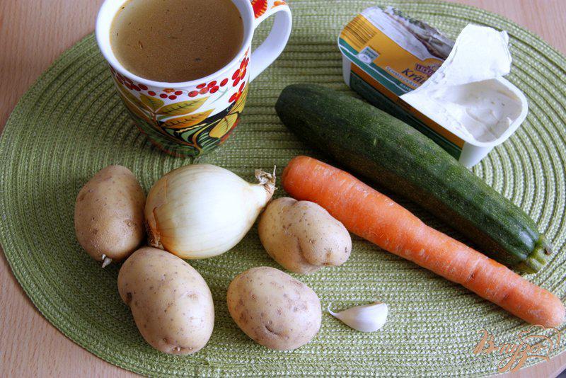 Фото приготовление рецепта: Сырно-овощной крем-суп шаг №1