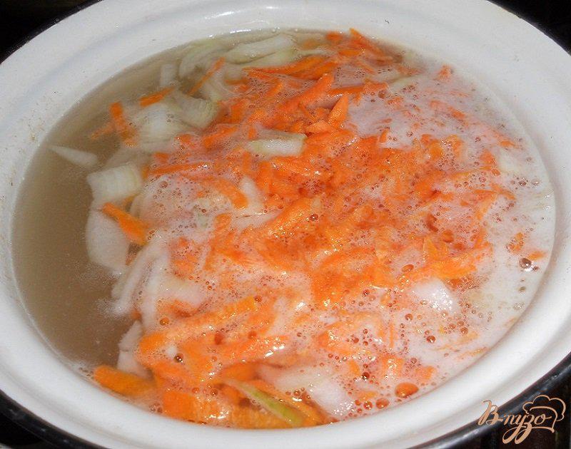 Фото приготовление рецепта: Суп картофельный с вермишелью шаг №4
