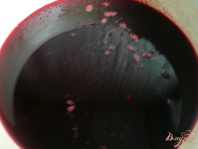 Фото приготовление рецепта: Сироп из черноплодной рябины на зиму шаг №9
