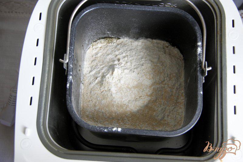 Фото приготовление рецепта: Хлеб из ржаной, цельнозерновой и пшеничной муки шаг №5