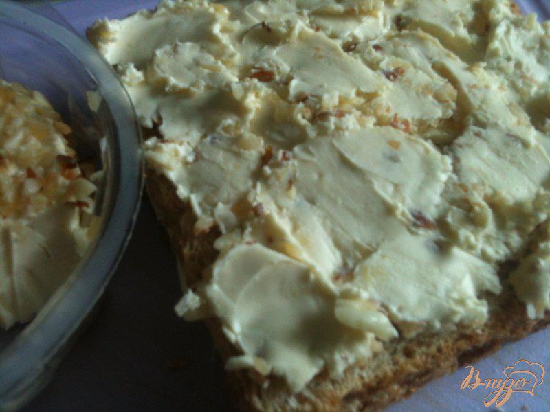 Фото приготовление рецепта: Закусочный тортик с сырной начинкой шаг №4