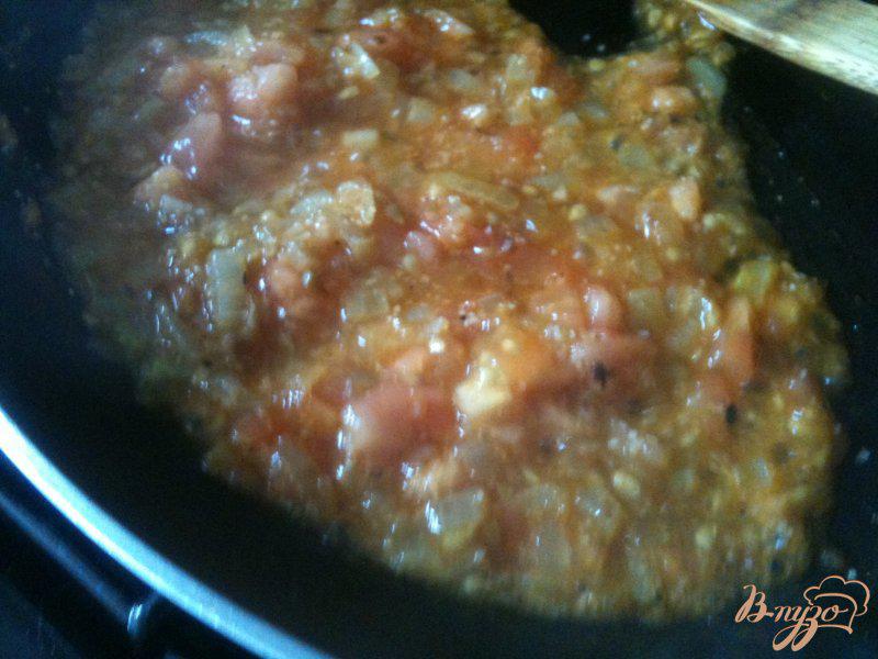 Фото приготовление рецепта: Фаршированные томаты шаг №4