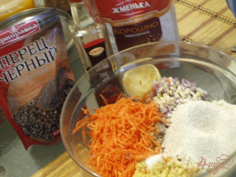 Фото приготовление рецепта: Морковно-нутовые котлеты с цельнозерновой мукой шаг №3