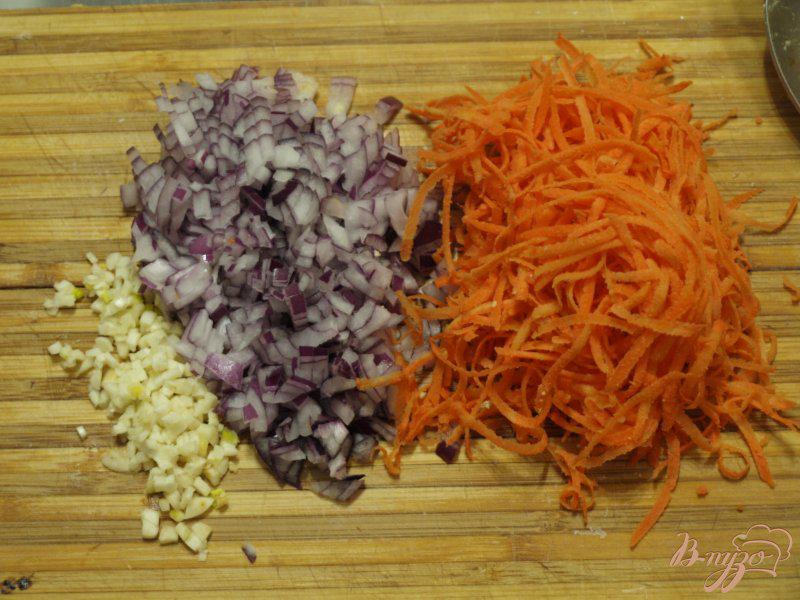 Фото приготовление рецепта: Морковно-нутовые котлеты с цельнозерновой мукой шаг №2
