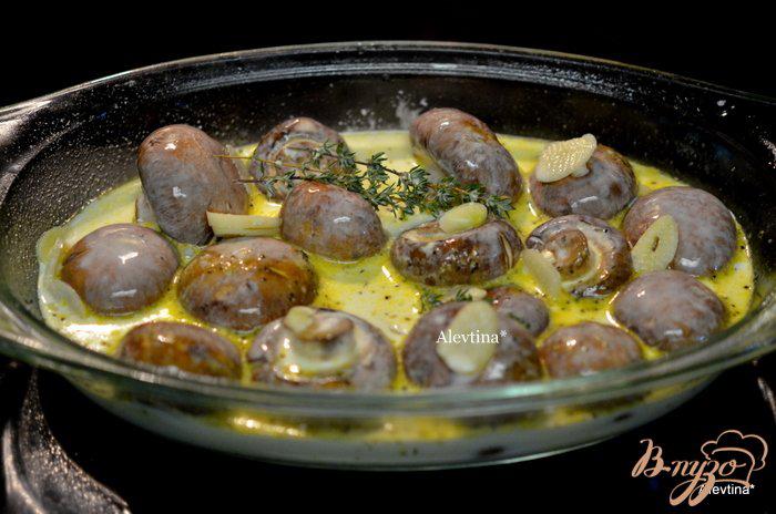 Фото приготовление рецепта: Грибочки в чесночном соусе шаг №3