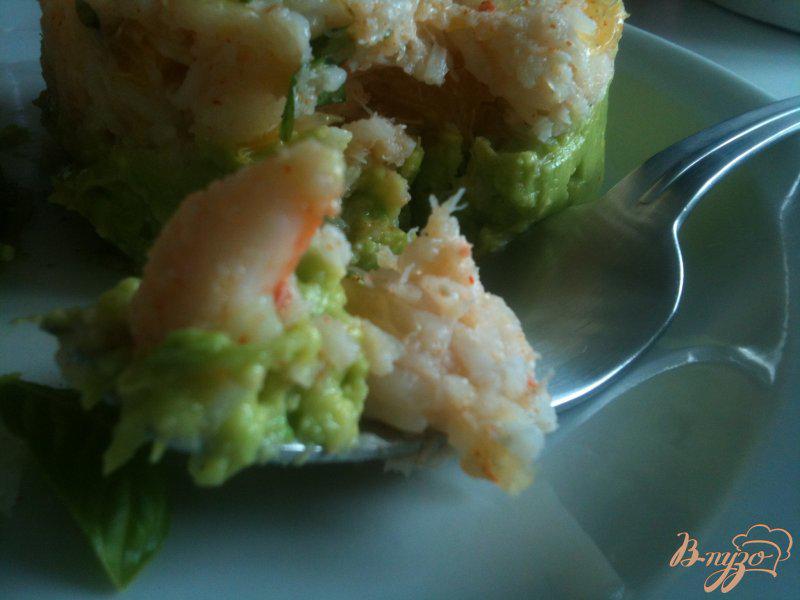 Фото приготовление рецепта: Закуска из авокадо с крабами шаг №8