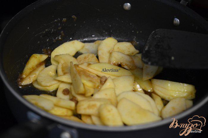 Фото приготовление рецепта: Яблочный карамельный фантанс шаг №3