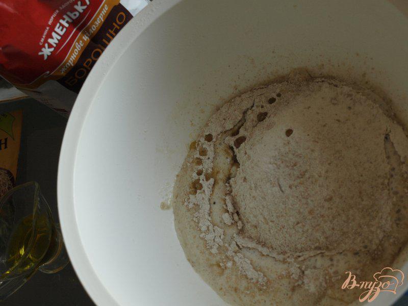 Фото приготовление рецепта: Постная лепёшка с маслинами шаг №3