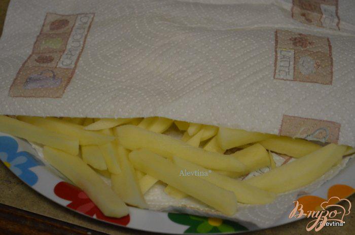Фото приготовление рецепта: Хрустящий тонкий картофель из духовки шаг №1