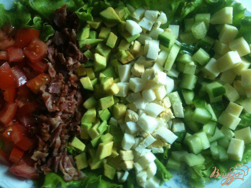 Фото приготовление рецепта: Овощной салат с  хрустящим беконом шаг №7