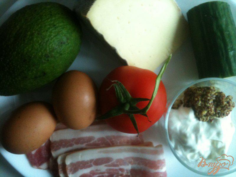 Фото приготовление рецепта: Овощной салат с  хрустящим беконом шаг №1