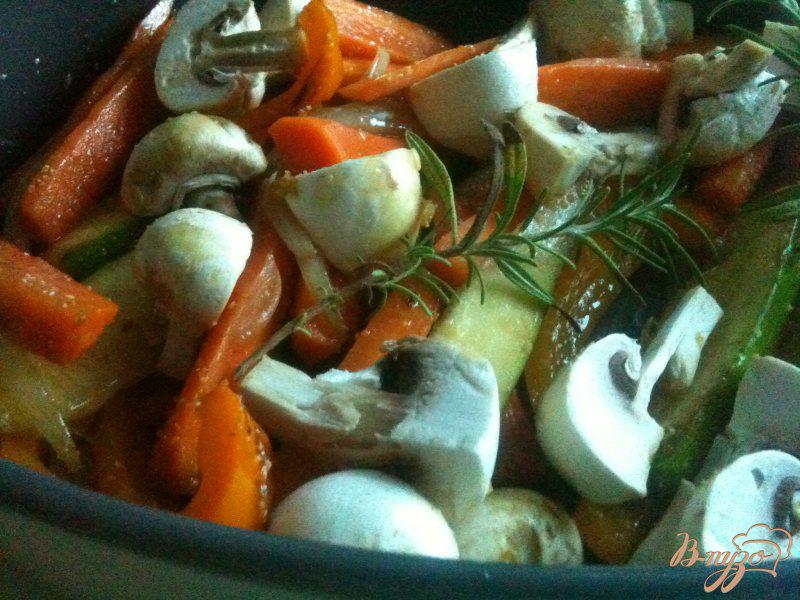 Фото приготовление рецепта: Куриные грудки с овощами шаг №4