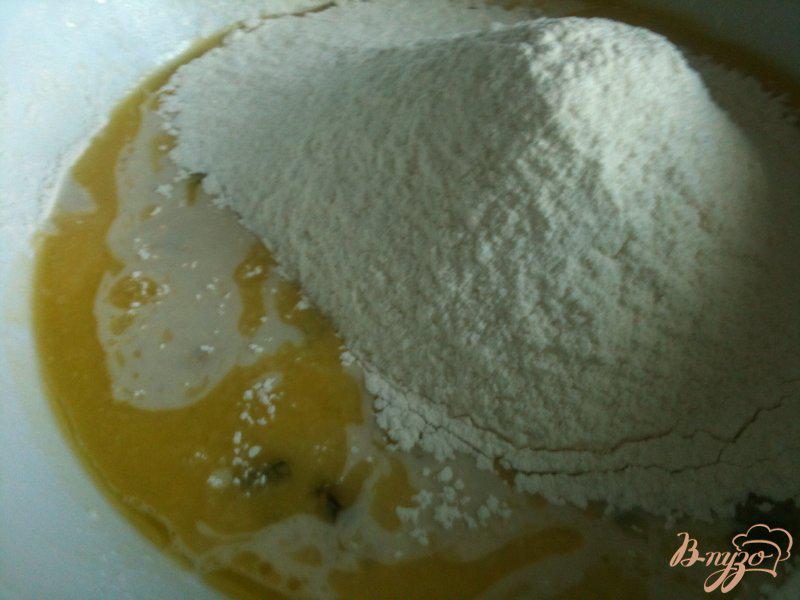 Фото приготовление рецепта: Багет с тыквенными семечками и сушеной клюквой шаг №3