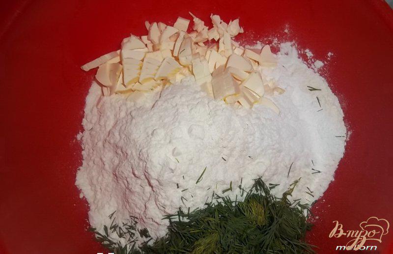 Фото приготовление рецепта: Укропные сконсы с соленой рыбкой шаг №2