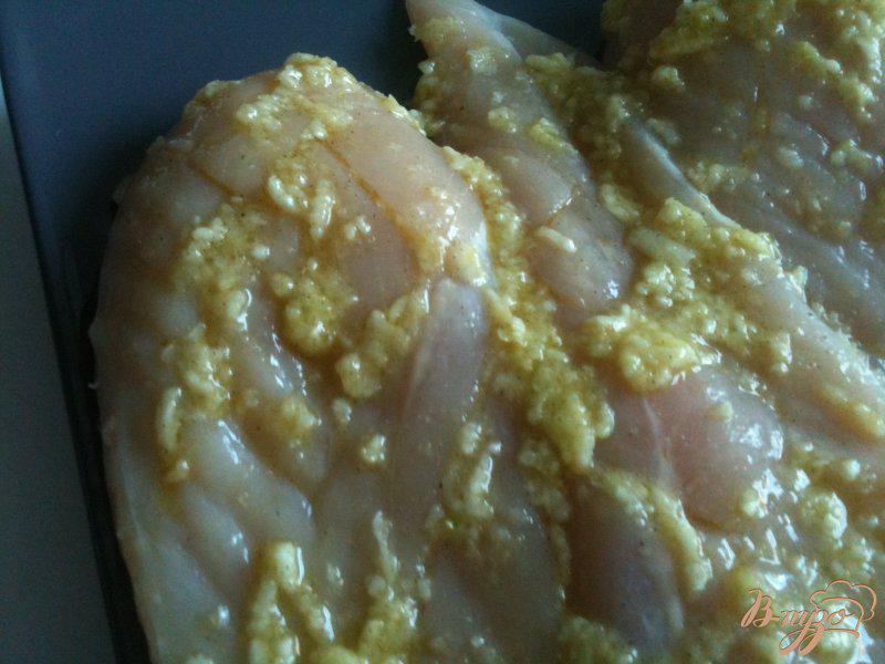 Фото приготовление рецепта: Куриные грудки с кофейно-ромовой глазурью шаг №3