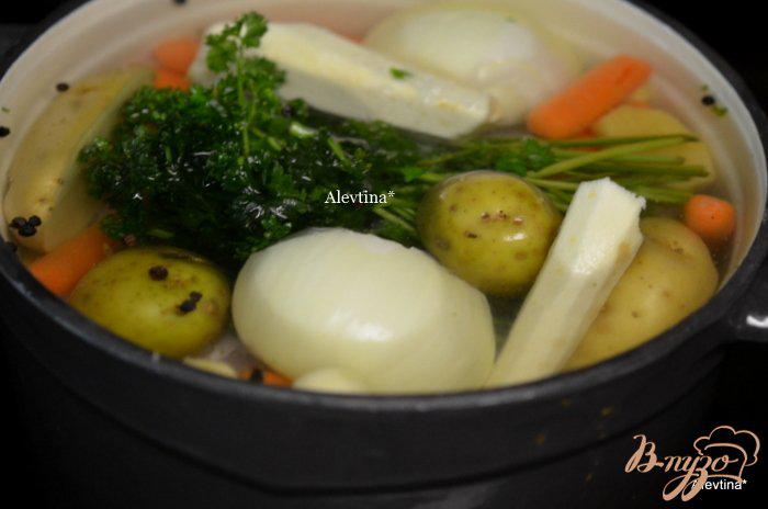 Фото приготовление рецепта: Куриный суп  с звездочками шаг №1