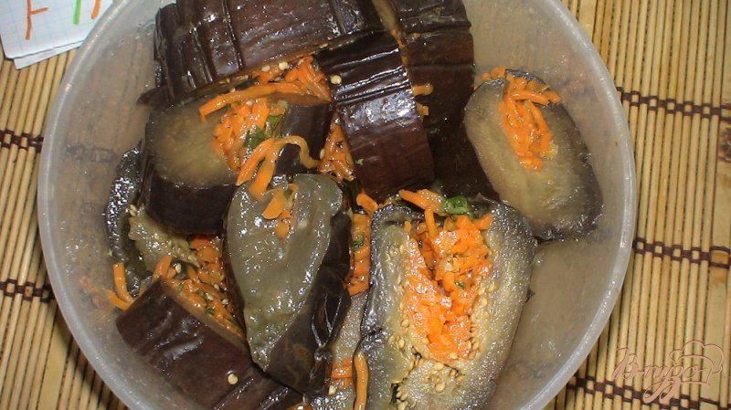 Фото приготовление рецепта: Соленые баклажаны с морковкой шаг №8
