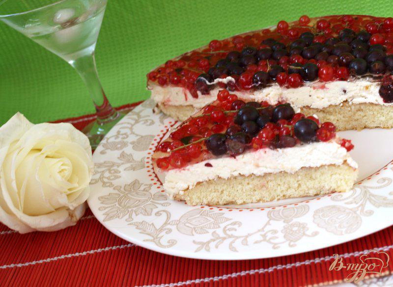 Фото приготовление рецепта: Смородиновый торт «Красное и чёрное» шаг №8