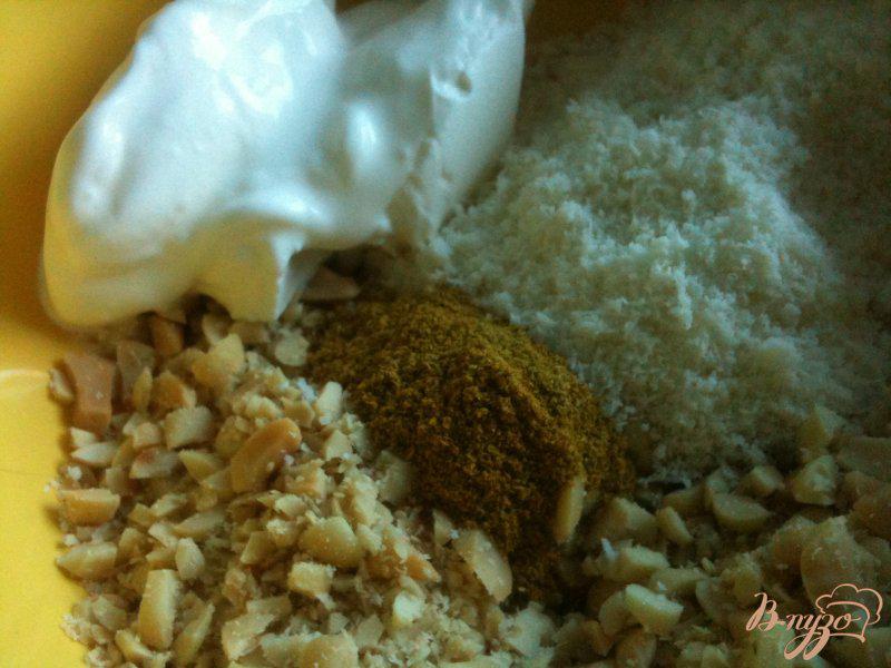 Фото приготовление рецепта: Филе скумбрии под орехово-сырной шапочкой шаг №3