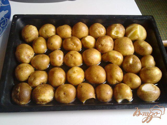 Фото приготовление рецепта: Запеченный картофель с тимьяном шаг №2