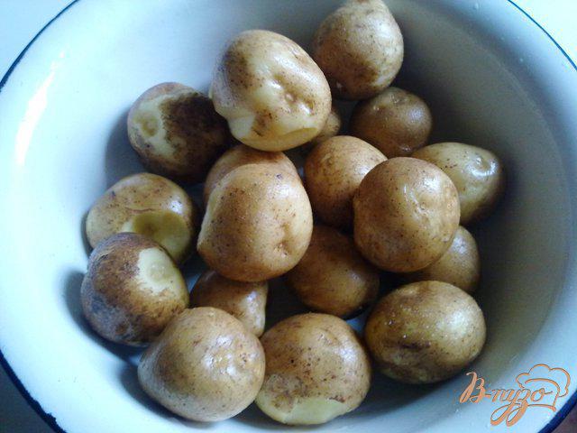 Фото приготовление рецепта: Запеченный картофель с тимьяном шаг №1