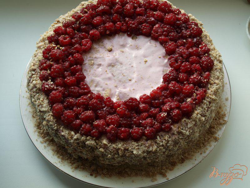 Фото приготовление рецепта: Торт из пряников с ягодами шаг №7