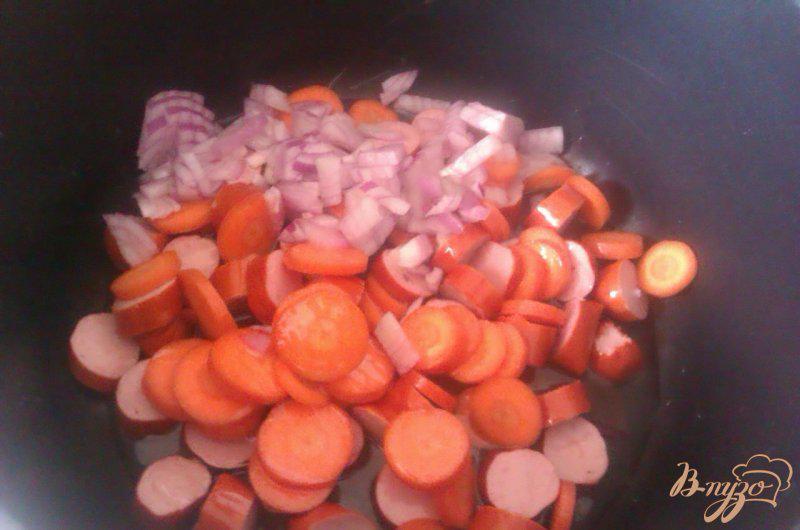 Фото приготовление рецепта: Овощи тушеные с сосисками шаг №2