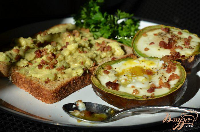 Фото приготовление рецепта: Авокадо с запеченными яйцами шаг №3