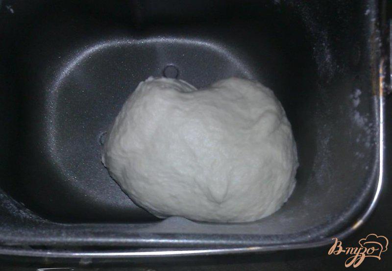 Фото приготовление рецепта: Дрожжевое тесто на сыворотке в хлебопечке шаг №4