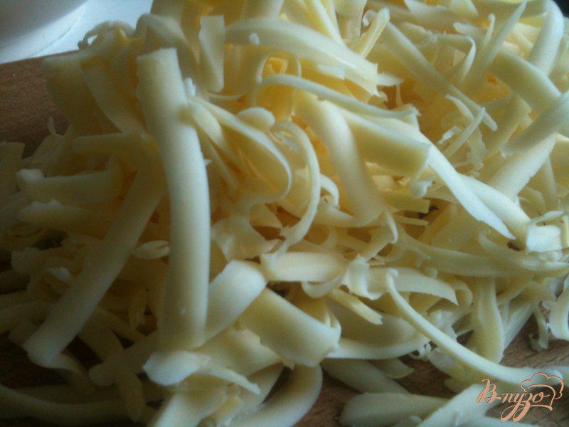 Фото приготовление рецепта: Макаронная запеканка с сыром и томатами шаг №3