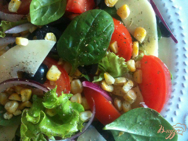 Фото приготовление рецепта: Салат с жареной кукурузой шаг №6