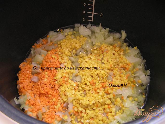 Фото приготовление рецепта: Тушеная капуста с двумя видами чечевицы и орегано шаг №2