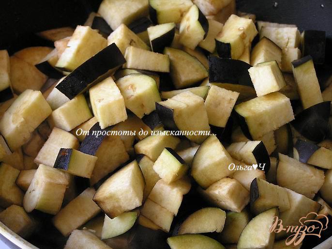Фото приготовление рецепта: Рагу из баклажан с оливками и базиликом шаг №1