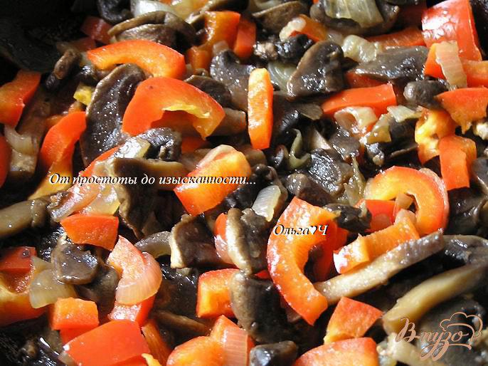 Фото приготовление рецепта: Фриттата с грибами, овощами и сыром фета шаг №2
