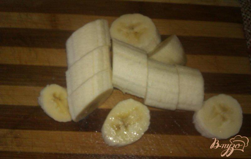 Фото приготовление рецепта: Яблочный компот с вишней и бананом шаг №2