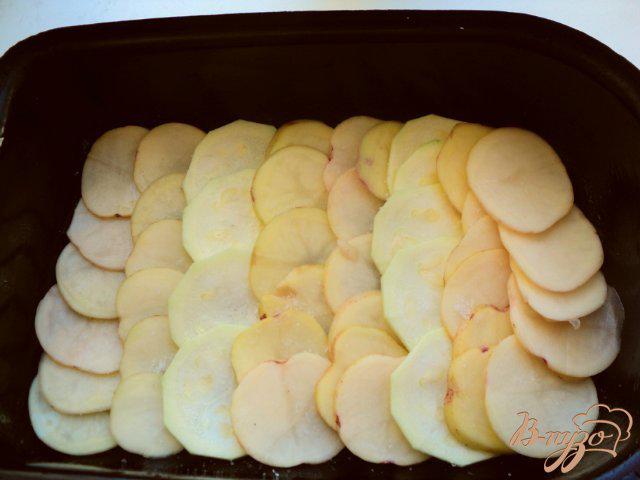 Фото приготовление рецепта: Картофель, запеченный с кабачками и мясом шаг №3