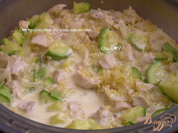 Фото приготовление рецепта: Куриное филе с булгуром и кабачком в пароварке шаг №4