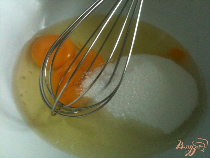 Фото приготовление рецепта: Оладушки на фруктовом йогурте шаг №1
