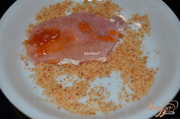 Фото приготовление рецепта: Абрикосовая хрустящая свиная отбивная шаг №3