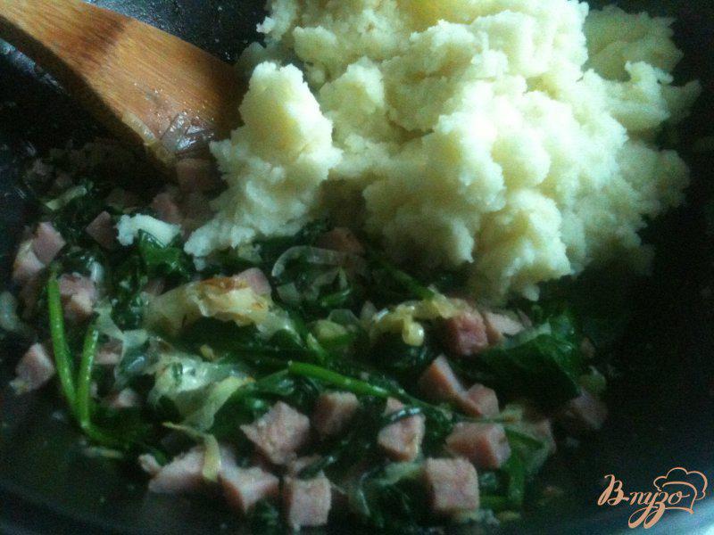 Фото приготовление рецепта: Картофельная запеканка с сюрпризом шаг №4