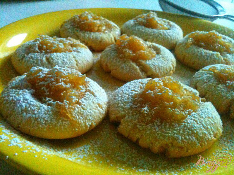 Фото приготовление рецепта: Песочное печенье с яблочно-медовой начинкой шаг №10