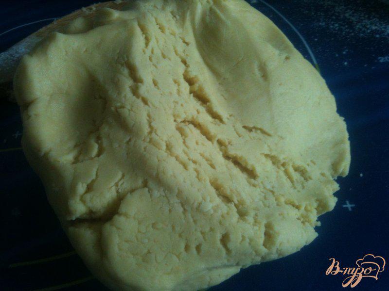 Фото приготовление рецепта: Песочное печенье с яблочно-медовой начинкой шаг №4